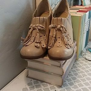 Seychelles Kiltie Heels Size 10